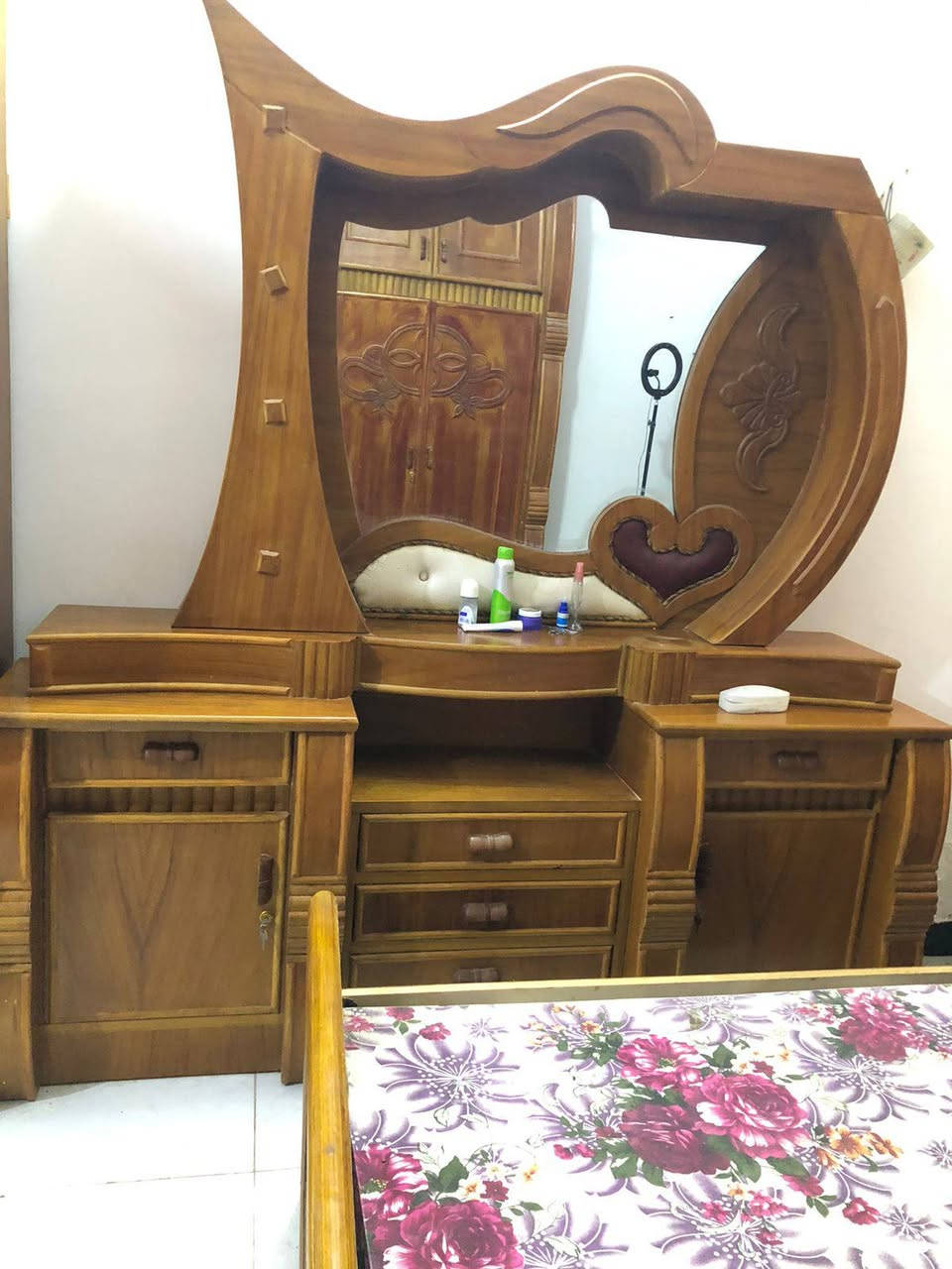 مرحبا غرفة تسگام ضخمة
 مثل ما موضح كدامكم بيها ملحق 
تفاصيل خاص


**إذا كنت صاحب هذا الإعلان وتريد حذفه لأي سبب، رجاءا أرسل رسالة إلى الدعم الفني**