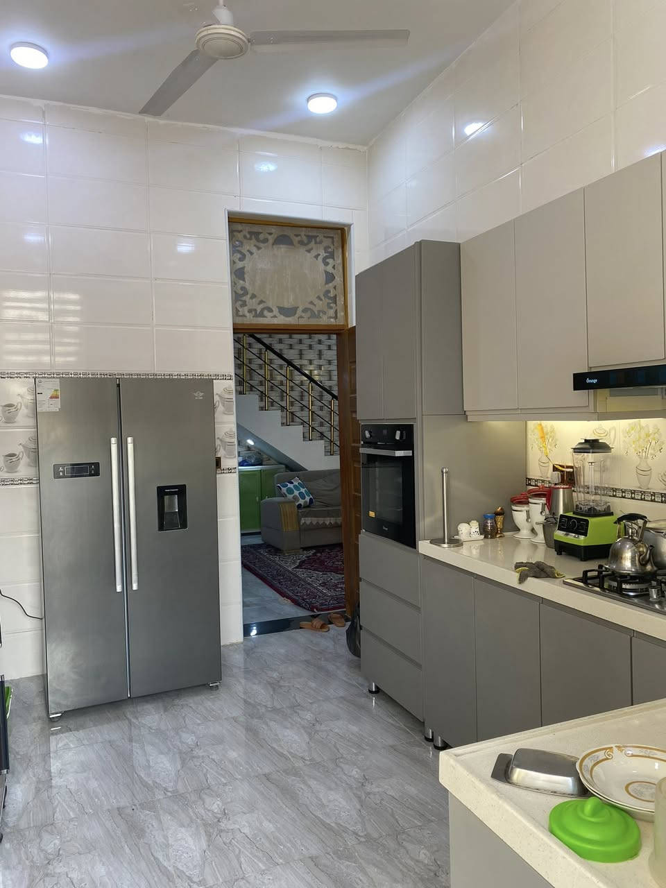 السلام عليكم 
بيت طابو زراعي سند 25 

يتكون من ( مطبخ _ صاله _ هول _غرفه نوم 1 _ مجمع صحيات 2 _ منور ) 

العنوان / حله شارع 80 كربلاء شارع شريفه الجديد 

للاستفسار : ***********
