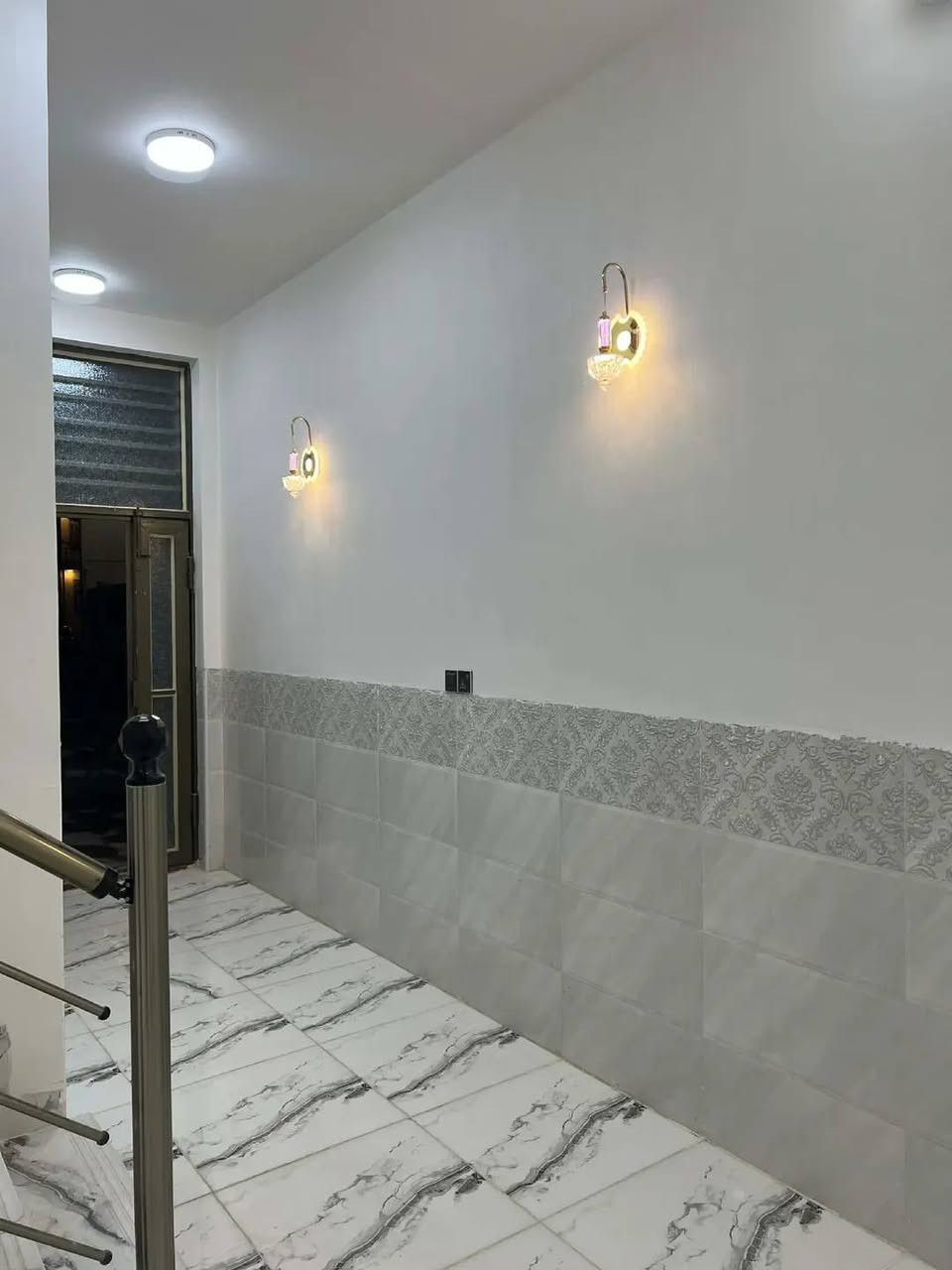السلام عليكم عيوني هذا بيت بناء جديد للبيع استفسار على اتصال ***********
