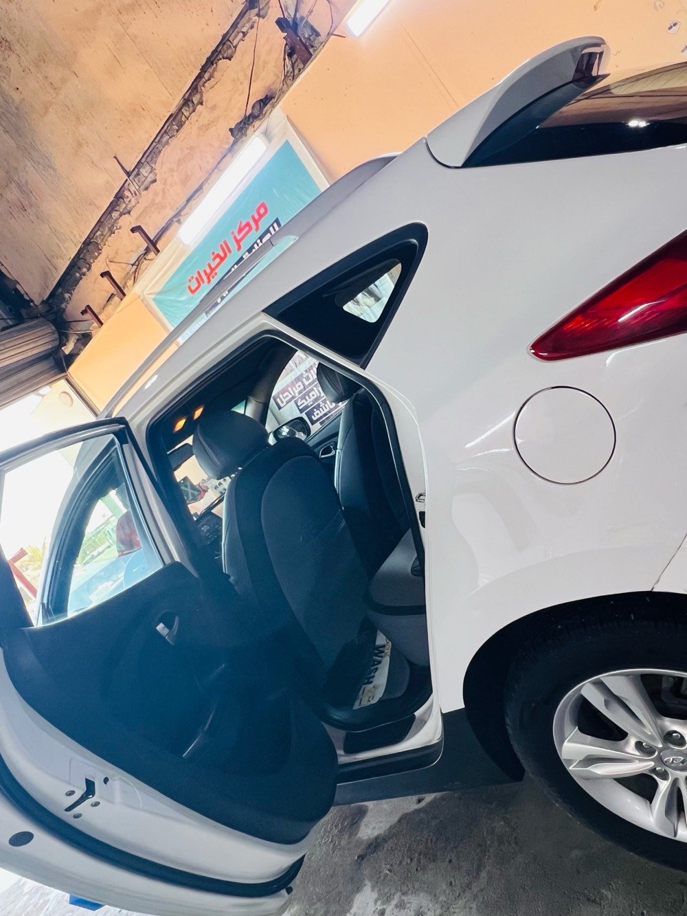 توسان 2013 جديده جداً السيارة 
بيها أماكن بارد فقط 
ماشية 170 
محرك كير مكفووول
مواصفات معروفه 