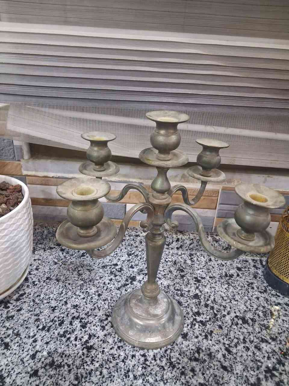 ✨ شمعدان نحاس إيطالي أنتيكا فاخر ✨
قطعة أوروبية أصلية بتصميم كلاسيكي أنيق، تعكس فخامة الطراز الإيطالي القديم 🇮🇹
شمعدان خماسي بخمس رؤوس يمنح مظهر راقي وجذاب لأي مساحة.
🔸 خامة: نحاس أصلي
🔸 المنشأ: إيطالي
🔸 التصميم: كلاسيكي فاخر بتفاصيل دقيقة
🔸 عدد الرؤوس: 5
🔸 الارتفاع: 36 سم (حجم ضخم وواضح)
🔸 الحالة: ممتازة ولمعة أنتيكا مميزة
💰 السعر: مناسب جداً


**إذا كنت صاحب هذا الإعلان وتريد حذفه لأي سبب، رجاءا أرسل رسالة إلى الدعم الفني**