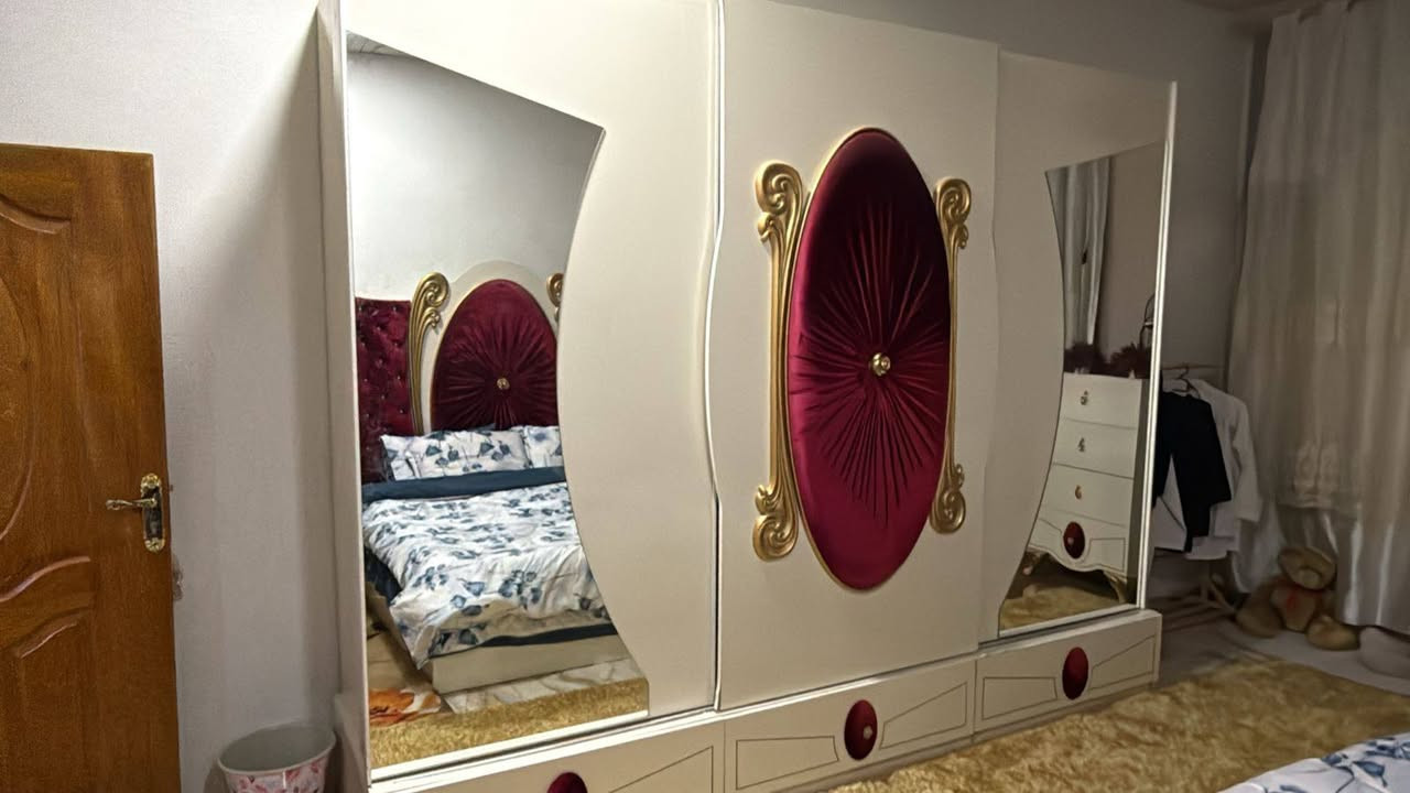 غرفة تركي اصلي 5 قطع السعر 900 الف مع دوشك اصلي خاص لاصحاب الفقرات✨هديه✨ للآستفسار اتصل على رقم ***********
