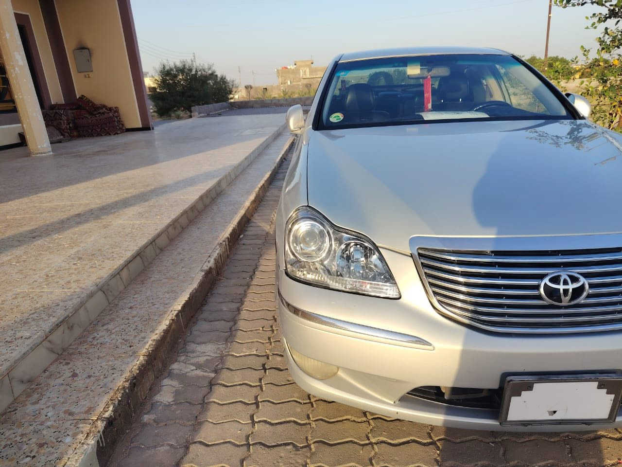 كراون ماجستا 2005
رقم بصره تسجيل جديد 
((الگمرك ما مدفوع عوزها فقط گمرك))
فول مواصفات عدا الفتحه
 تبريد ثلج ❄️ 
5 بصمات تشغيل + بيبان
 ثلاجه شغاله تبريد ثلاث قطع 
طخم تاير 🛞
 حساسات امامي وخلفي 
كامره خلفيه كشنات كهربائيه جلد نضام قياده سبورت (8) سلندر
شاشه + تحكمات + بلوتوث 
اشاير مري قلاب 
حداديه جديده 
السياره جاهزه وحلوه 
كفاله عامه من الصبغ والتبديل والقص 
مكان السياره البصره سفوان 
السعر 117 وبيها مجال قليل 
رقم الهاتف ***********
