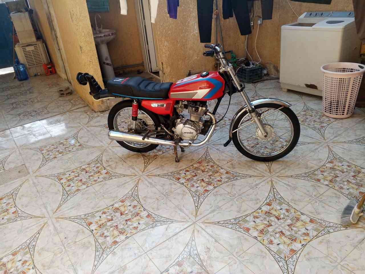 سلام عليكم دراجه انتنس لبيع لمحرك 23 وشاصي 16 أوراق لمكان حله محاويل انتصل عرقم *********** وسعر 450 وبيه مجال شي قليل ما متواجد خاص اخيك لا طب خاص
