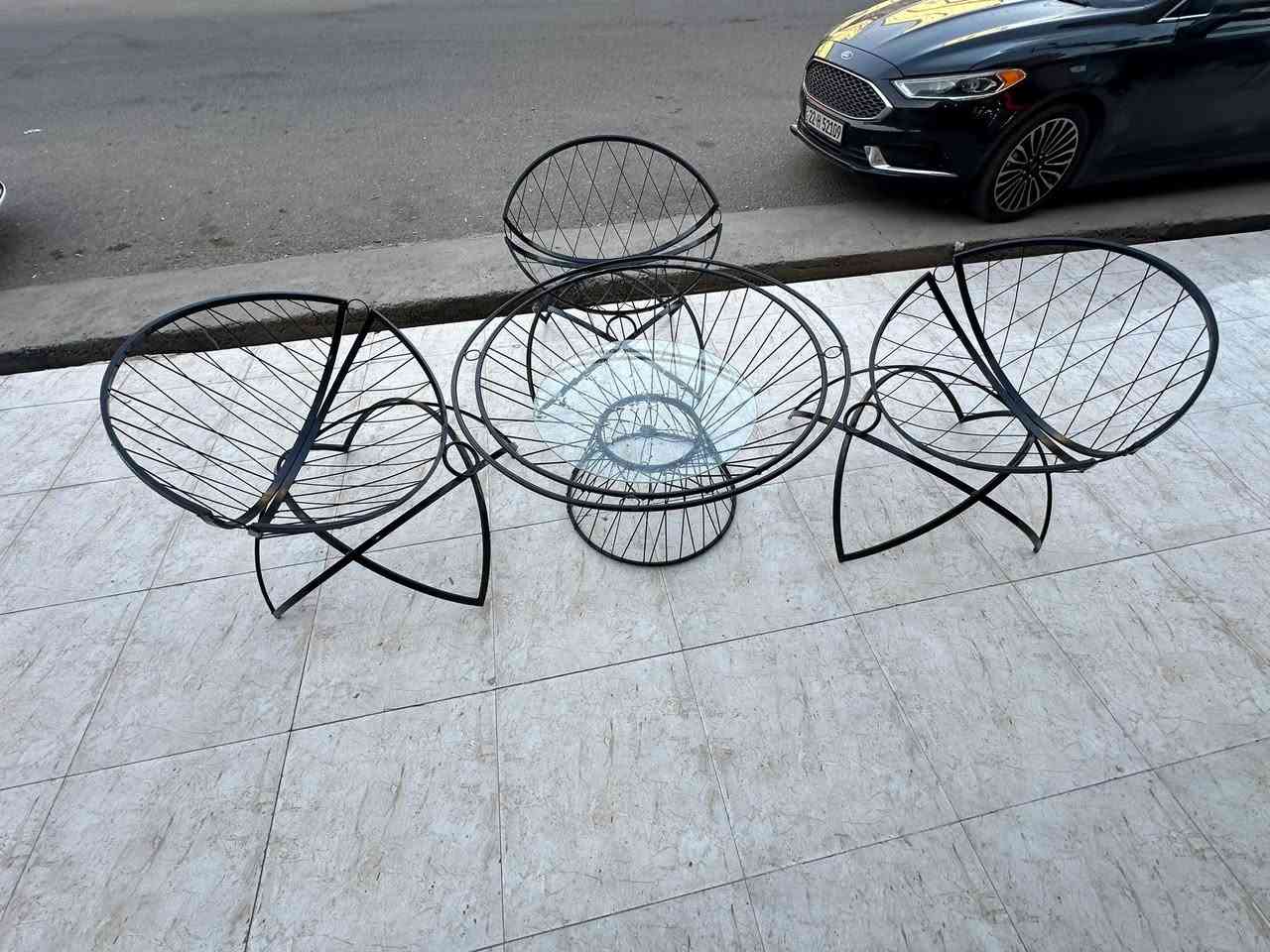 ميز حديقه 3 كراسي 💺 سسسعر 75 الف ع قرب مجدي مول 
***********
واتس
