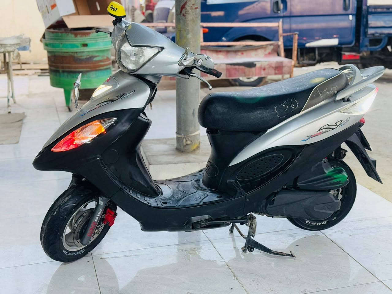 للبيع دراجه كامكو V2 
محرك 150
دراجه استخدام قليل حلوه ونضيفه سعرها 800 وبيها مجال 
مستعجل ع بيعها ختم واحد 
للاستفسار اتصل ***********
