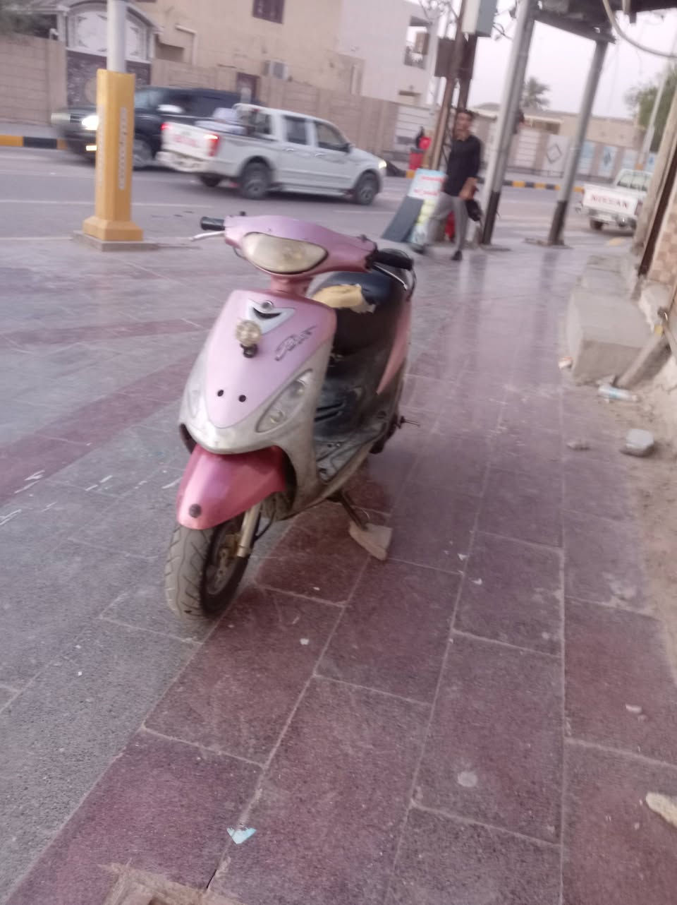 هنالسلام عليكم ماكس منغولي للبيع او مراوس بـ(عدله او بوليس)  
دراجه كامله مكمله نكرة سلف هندرر واحد
 شلعه ومعدل 
كهربائيات كامله لايت بك لايت اسكنات
 مكاني ناصريه مركز 
حاليا يومين بـ سوق الشيوخ
 ***********
