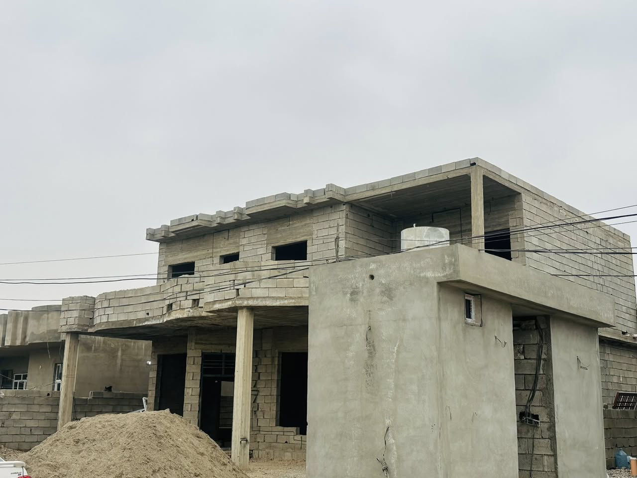 على طريق شارع الزيتون قبل قاعه الدلشه للفواتح
هيكل طابقين اربع غرف وربعه ومطبخ وهول ومجمع صحيات واحد بالطابق الاول واحد بالطابق الثاني والاخر خارجي  ومأسس مجاري وكهرباء وبوب وشبابيك وتبليط بسعر جداً جداً بسيط  كل سعر خارج منشورنا مانعترف بيه اتفضل للاستفسار ***********

كل الخدمات متوفره مدارس تبليط مي اساله انترنيت بيت صحي كلشي يمك كل ماعليك مجرد ترسل رساله واتشوف السعر 

📩📮
