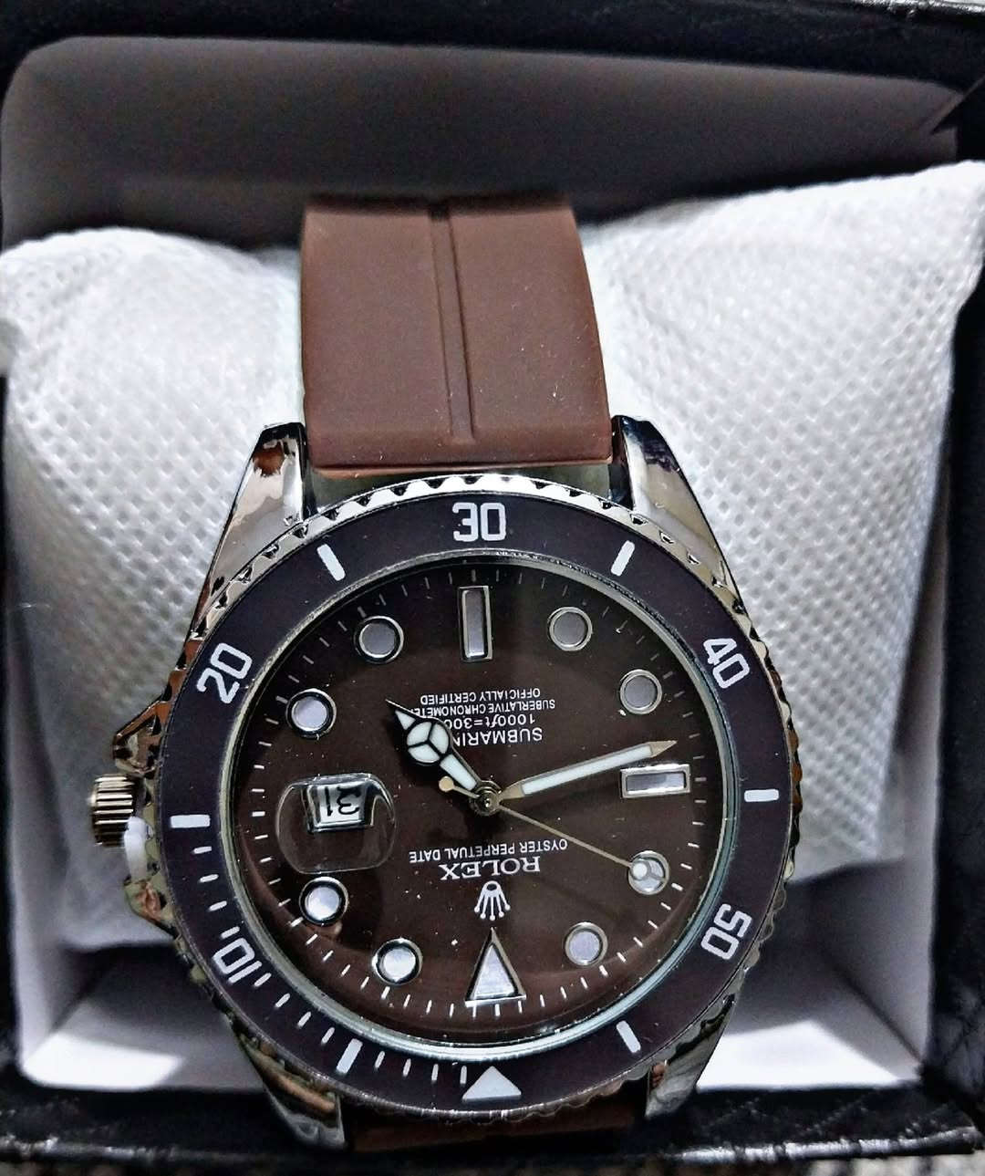 ⌚️ ساعات رجالية فاخرة
✨ ضمان الجودة بأفضل سعر ✨  

- 💎 سعر القطعة: 15,000 الف فقط 
- 🔥 عرض قطعتين : 25,000 دينار  
- 🚚 التوصيل مجانآ لفترة محدودة  

---

✅ ضمان الجودة
- افحص الساعة يم المندوب قبل الدفع.  
- إذا مو نفس الصورة أو الكواليتي تقدر ترجعها فورًا.  

---

🌟 ليش تختارنا؟
- موديلات حديثة وعصرية تناسب كل الأذواق.  
- أسعار منافسة ما تلقاها غير يمنا.  
- الكمية محدودة… العرض لفترة قصيرة!  

📩 للحجز والاستفسار:  
- راسلنا على الصفحة مباشرة.  
- أو عبر واتساب: ***********
