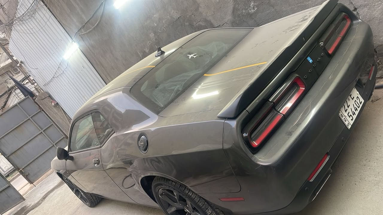 السلام عليكم دوج جالنجر موديل ٢٢ رقم اربيل بأسمي  بدون شاصي ايرباك برده فقط ماشيه السياره ٣٦ سعرها ١٩٠ تخم تايرات حداديه منظومة زينون سياره كامله ما نقصها ايشي 
***********
