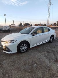 تويوتا كامري خليجي موديل2024 مواصفات LE ماشيه 32 كفاله عامه يعني ،،كلي...