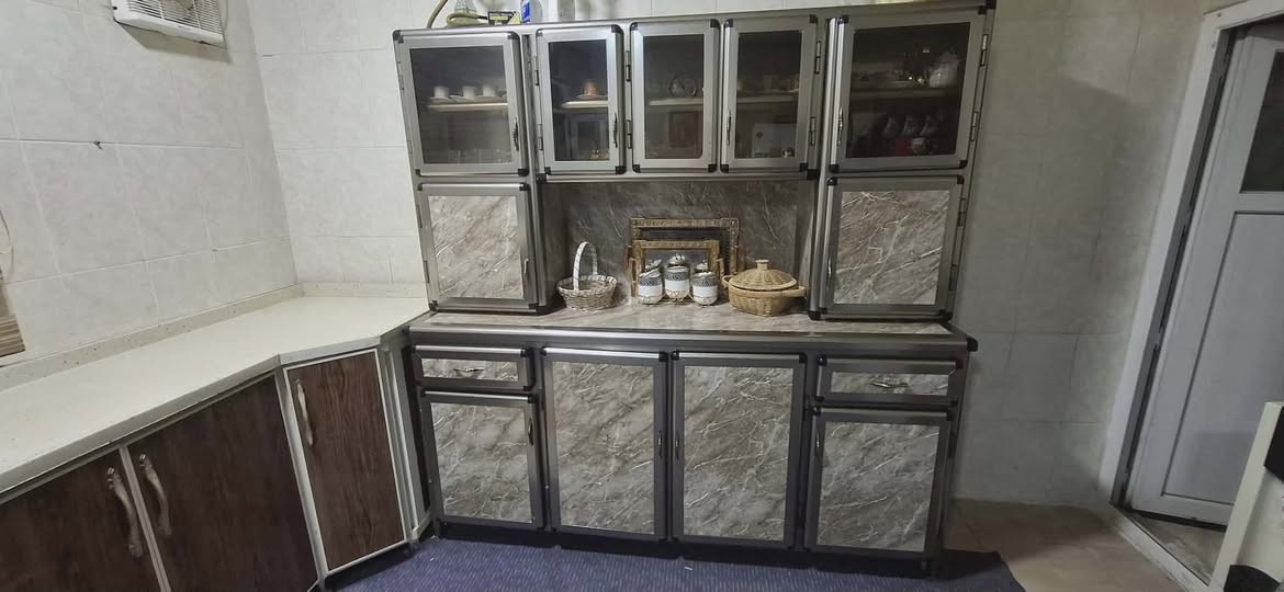 سلام عليكم اغراض للبيع
ميزطعام وأربع كراسي70 الف 
طباخ 125 
مرشحه 25
تنور غاز ارضي 35
كاونتر ابو الملحق ألمنيوم 190  الف 
كونتر قياس 3متر45س كامل مرمر 150 الف 
***********
