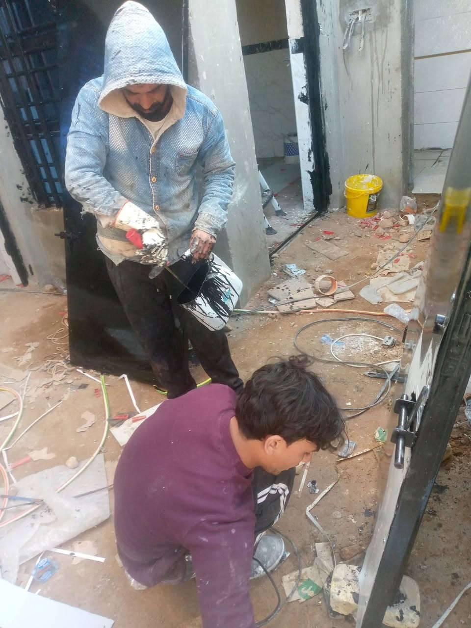 سلام عليكم مستعدون لتنضيف الشبابيك وصبغ وجام درجه اولى مواد وعمل ودفع بعد التسليم 
***********
