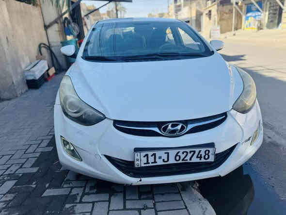 السلام عليكم اعادة النشر 
هونداي افانتي خليجي 2012 رقم بغداد انكليزي باسمي حادث جاملغ خلفي وبيها صبغ حزام رش محرك ١٦٠٠ مري شفط شاشه داخل نظيف كير خير من الله السعر ٩٠  وبيها مجال بسيط وترهم مراوس سونار موجود مكانها بغداد رقم ***********
