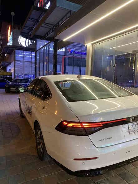 🔥 للبيع 🔥
هوندا اكورد EX-L هايبرد 2023

الممشى:66 الف ميل
نوع المحرك: هجين، يتكون من محرك بنزين سعة 2.0 لتر ومحركين كهربائيين.
القوة الإجمالية: 204 حصان.                 عزم الدوران: 334 نيوتن/ متر.
نظام الدفع: دفع أمامي. 
 المواصفات الداخلية
شاشة تعمل باللمس. توافق مع Apple CarPlay لاسلكي.توافق مع Android Auto سلكي.منفذ HDMI.الشحن: شاحن لاسلكي متوافق مع تقنية Qi وشاحن USB C (في فئة EX-L).فتحة سقف كهربائية.مقاعد جلدية.مقاعد خلفية قابلة للطي بنسبة 60:40.تحكم مناخي للمقاعد.نظام Honda Sensing:نظام الكبح لتخفيف الاصطدامات (CMBS).نظام المساعدة في الحفاظ على المسار.نظام الحد من مغادرة الطريق (RDM).نظام تثبيت السرعة التكيفي مع نظام تتبع السرعات المنخفضة (LSF+ACC).نظام الدعم للضوء العالي التلقائي.نظام كاميرا 360 درجة.مساعد الانتباه.فرامل كهربائية. مصابيح LED نهارية.
مرايا جانبية كهربائية مع إشارات انعطاف.

الضرر فقط بنيد من غير شاصي 
السعر: 19.500$
للتواصل والاستفسار: ***********
