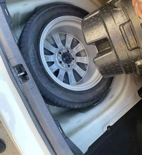 السلام عليكم كامري 2020 خليجي gle جيهان رقم اربيل ماشيه 113000بيهه حتدث جاملغ خلفي وبالصندوك شويه وباب شويه صبغ السياره فول سعرهه 210 $قفل عنواني بغداد الدوره ***********
