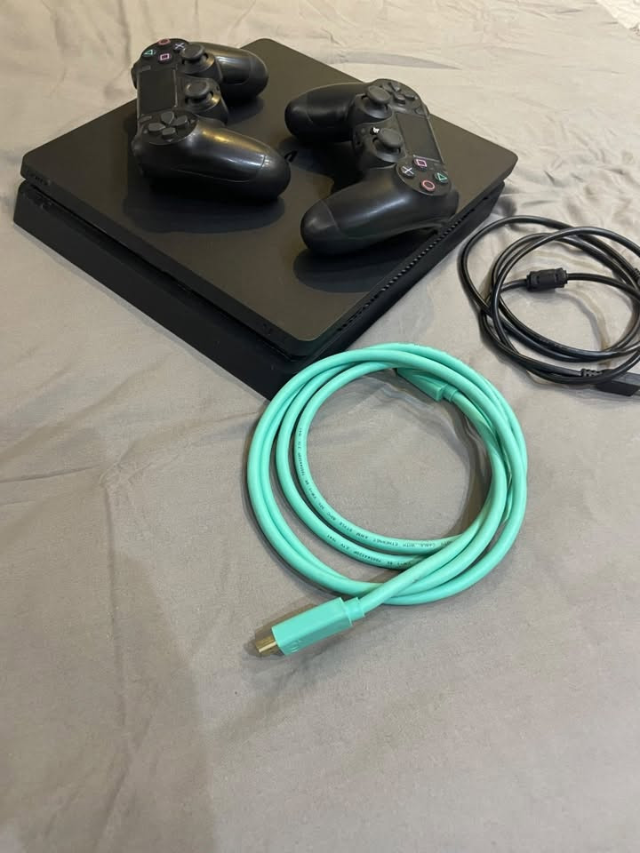 السلام عليكم
بلي 4 سلم مهكر نضام 12✅
ذاكرة نص تيرا(500GB)✅
كامل ملحقاته( جوستكات عدد2 اصليات _ كيبل HD _كيبل تشغيل الجهاز ) ✅
يحتوي على 5 العاب :
1-ريد ديت✅
2-بيس26✅
3-فيفا26✅
4_سيارات‏✅
5-كوست ساموراي✅
جهاز استعمال قليل صار شهر من اخذته لوك ستيكر لا مفتوح ولا مطكوك للتنضيف حتى تراب مابي بعده ع وضعة مثل ما طلعته من الكارتون✅
السعر 330 وبي مجال بسيط للشراي مكاني بغداد 
للتواصل *********** متواجد خاص او واتساب
