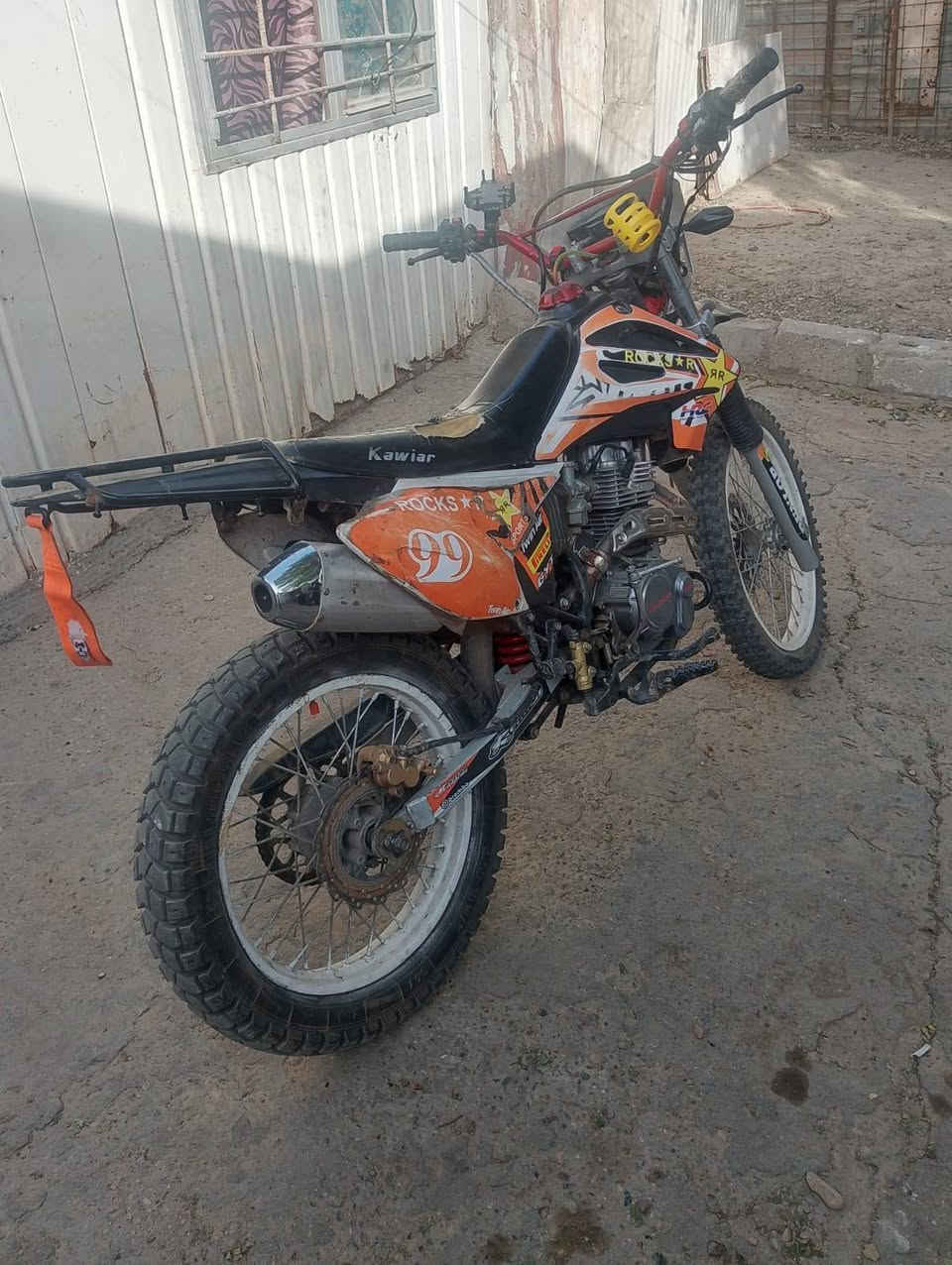 قفاز للبيع او مراوس ب بوكسر
سعرها مليون و بيها مجال مكينه ما مفتوحه وشرط الفحص 
تواصل وتساب عل هذا الرقم *********** ما متواجد خاص 
مكلف بل نشر
