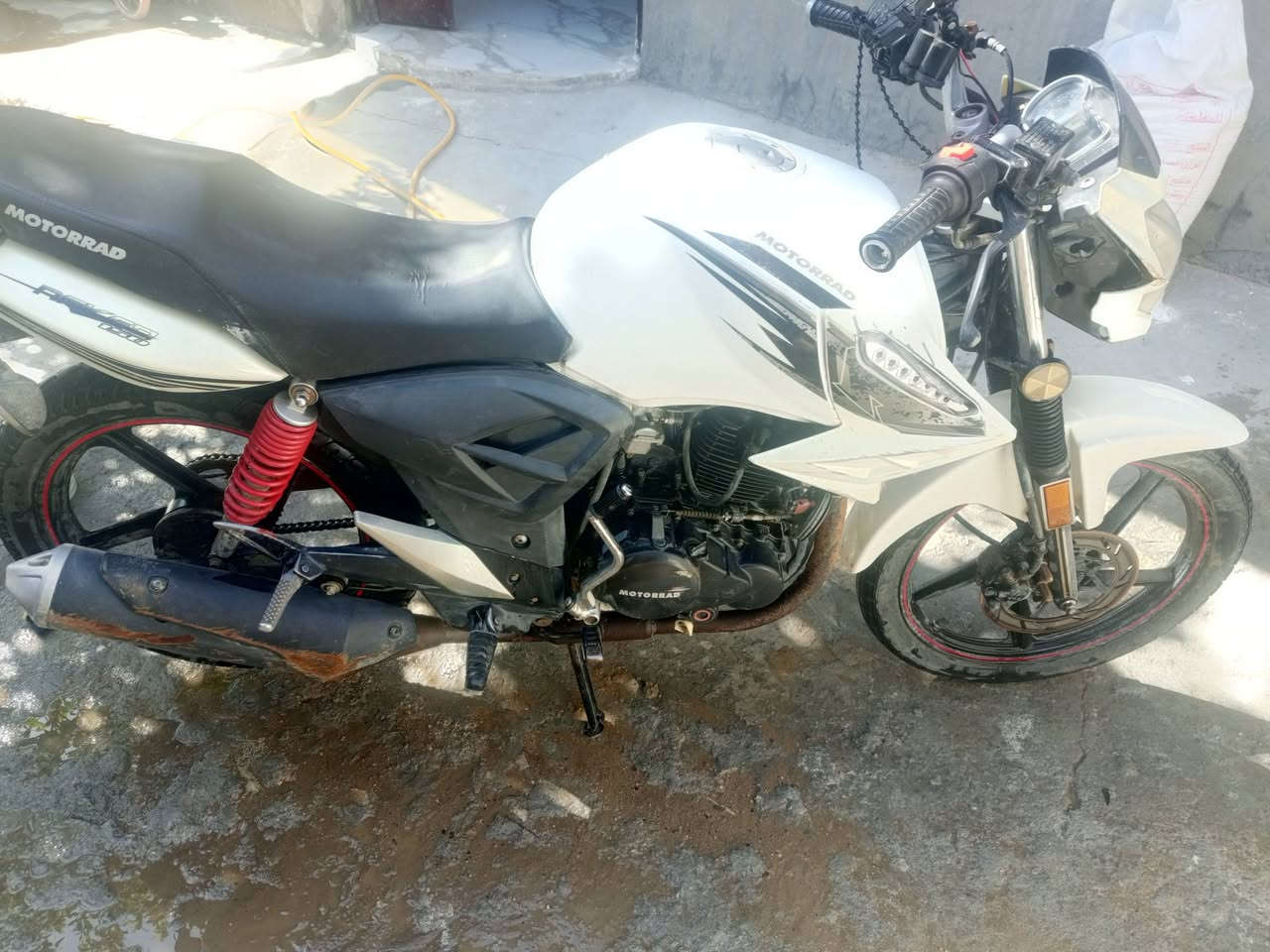 دراجه للبيع اوراق اصولي المكان حله سياحي قرب المحطة بطح صيني ***********
