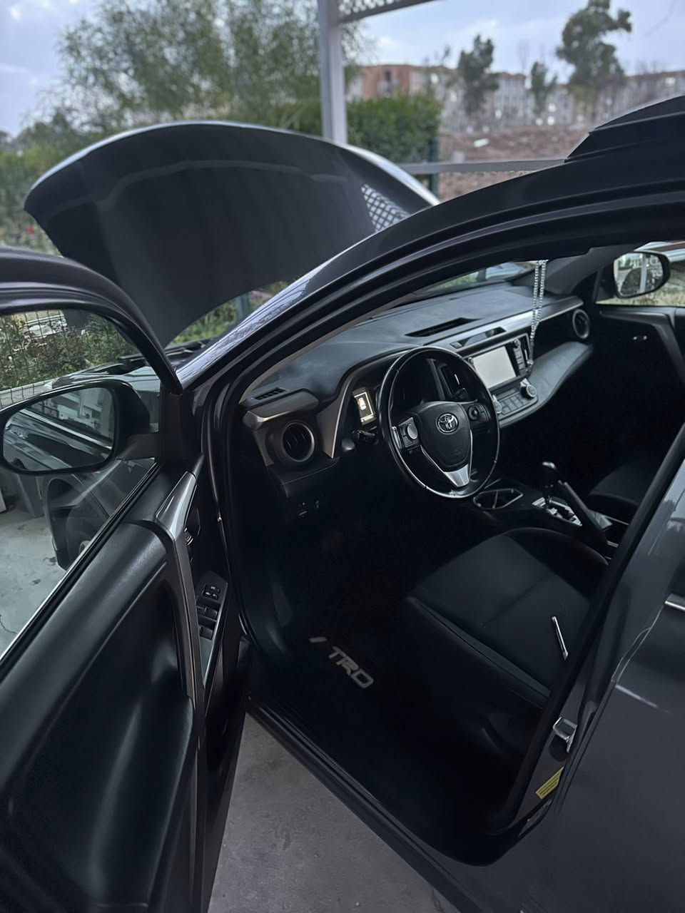 ٤ پستن Xle  تۆیۆتا راف فۆر مۆدیل ٢٠١٧ 
١٢١ هەزار حەقیڤی ڕۆشتووە 
مواصەفات xle  
2 پارچەی لەی سایەق هەیەتی ئیرباگ شانی تەقیوە 
مەکینە گیڕ بەشەرت 
هەزەی  سەنەوی بەسەر چووە 
 بۆ زانین سعر  ***********
