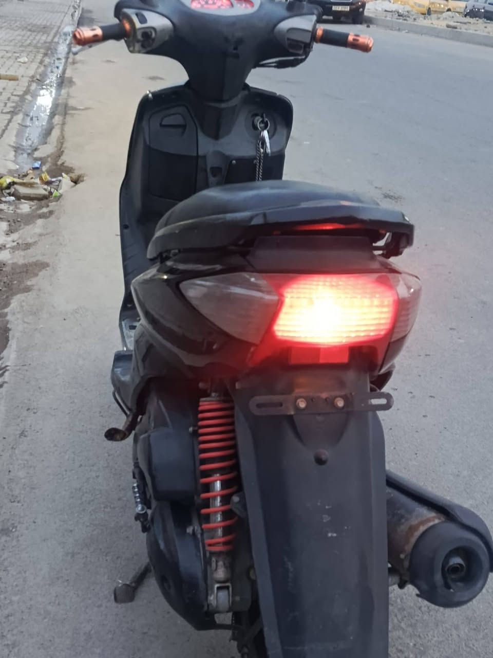 السلام عليكم دراجه سكنس نثيه  كله شغال سلف وهندر وكهربائيات واوراق كامله جيب فيتر وتعال افحص ما بيهه أي نقص السعر  650 الشراي بيه مجال  العنوان مدينة الصدر ***********
