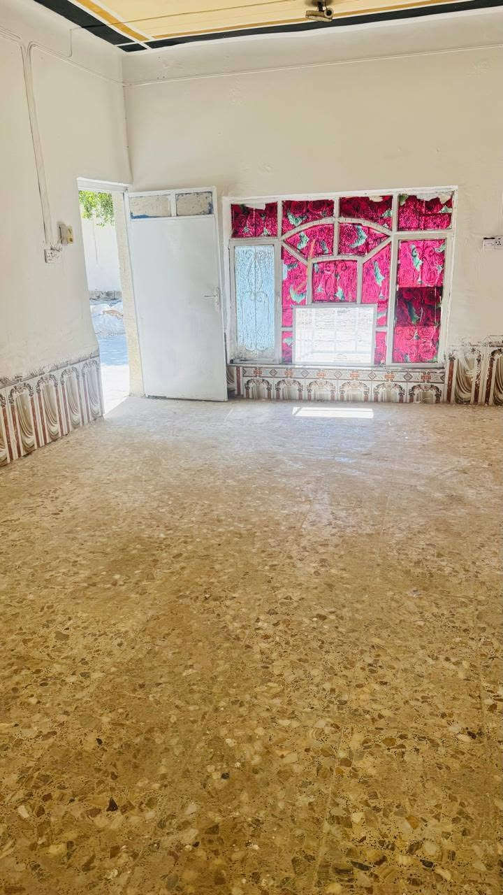 🔴 دار بمساحة ٢٧٥ متر بناء جيد 
🔹️يحتوي على استقبال ومطبخ وثلاث غرف نوم طابق واحد 
🔹️منطقة مخدومة بالكامل 
🔹️ماء كهرباء تبليط مجاري انترنت
🔹️مناسب للسكن والاستثمار قريب من الشارع العام
🔹️مدارس حكومية واهلية أسواق عامة
🔹️ مراكز صحية قريبة أيضآ تبعد مسافة دقيقتين كل 🔹️ماتحتاجه انت وعائلتك من خدمات متوفرة 
🏠 العنوان بغداد النهروان خلف مطعم الديوان 

📍السعر 42 مليون 
✨️للأستفسار أكثر يرجى الاتصال

***********📲

***********☎️

📝 المجتبى للأستثمار العقاري 
#بيع_شراء_ايجار
♦️نستقبل كافة عروض البيع والشراء 
♦️في كافة مناطق بغداد
🌺💚🌺❤️🌺💚
