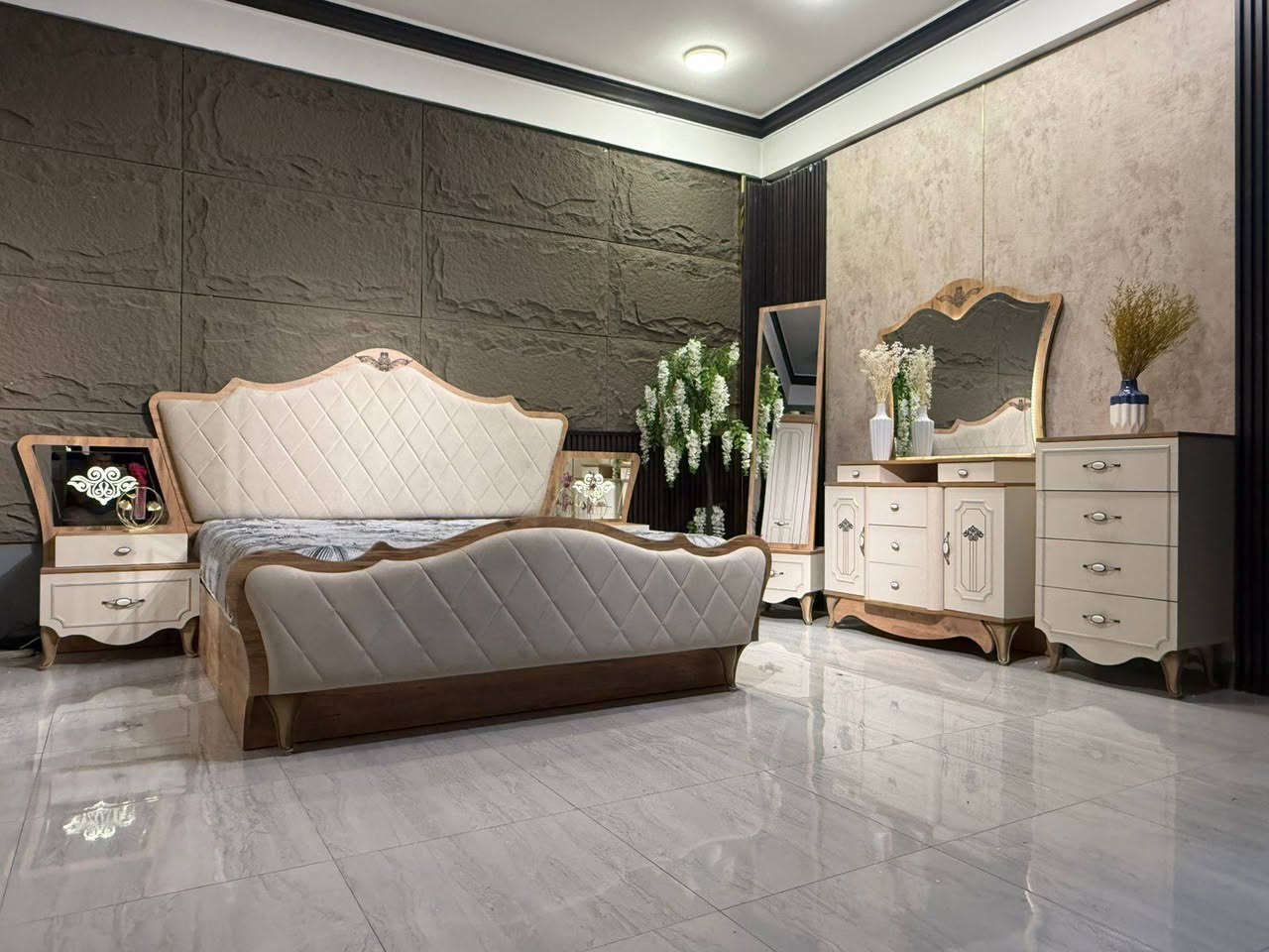 *تم وصول موديل روتانا*
غرفة منام قمة في الأناقة و الجمال
 
*كنتور ٣٦٠عرض *٢٤٥ ارتفاع*
*سرير ١٥٠ ارتفاع*
*ميز تواليت ١٢٠*١٨٠*
*سرير مخزن* 
*برغي وجوي حديد*
*ظهر بلوك بالكامل*  
*سكك مراحل تلي سكوب* 
*مرايه قيافه بيها مجر*
*اناره بالميز تواليت وبالكوكديات*
كل هذا و بسعر نااار فقط مليون و ٧٧٥ ألف شامل النقل و الشد داخل بغداد.
توجد خدمة توصيل لزبائنا في المحافظات


**إذا كنت صاحب هذا الإعلان وتريد حذفه لأي سبب، رجاءا أرسل رسالة إلى الدعم الفني**