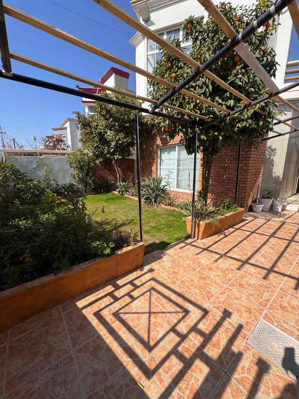 لاوان ستي
بيت للبيع /خانوو بو فروشتن 
200متر 
***********
Whats app
