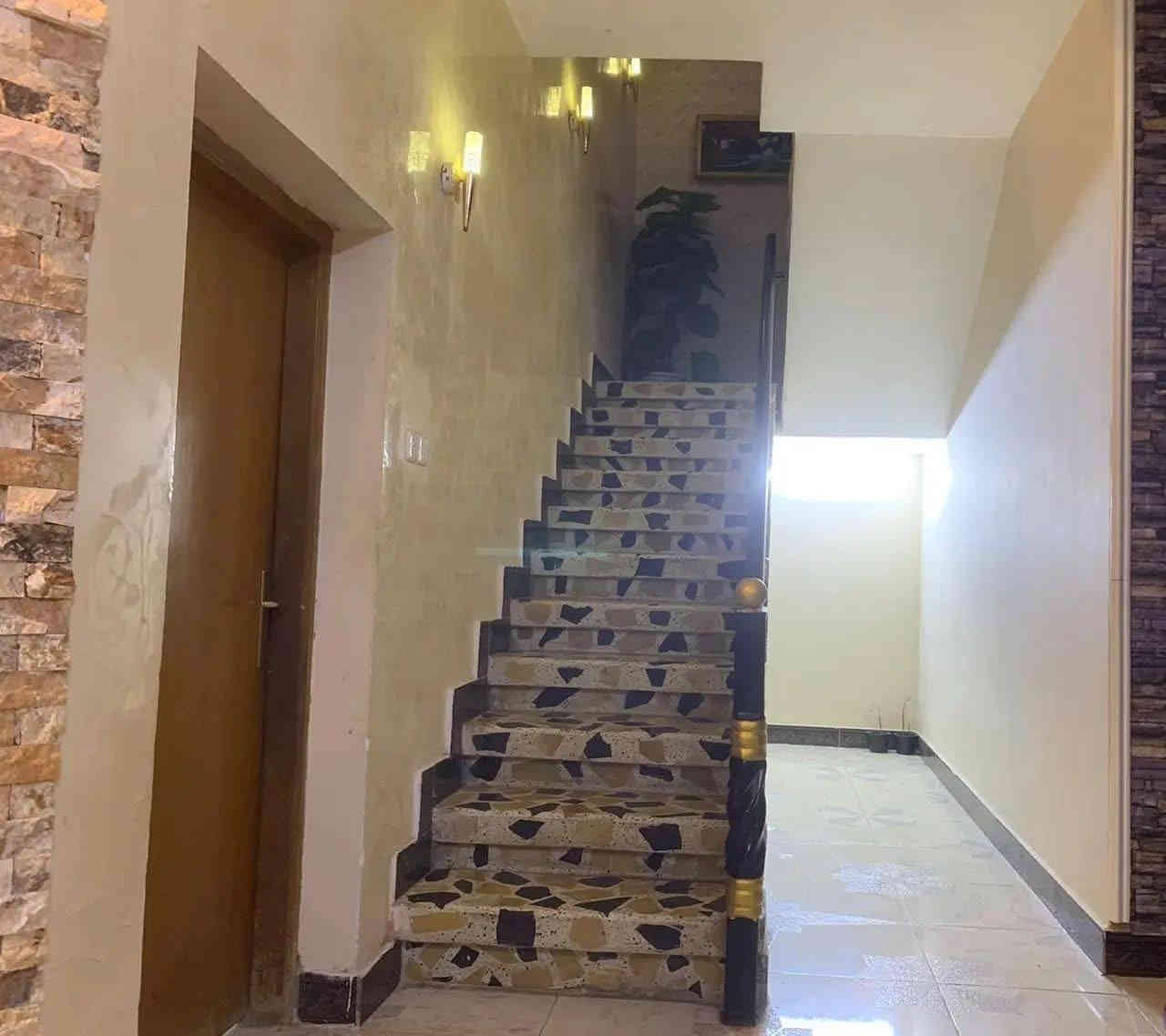 التنومة حي الجامعة/ الشارع الي بصف شارع المشروع/ مسافة 10 بيوت عن الشارع العام
طابو ملك صرف
المساحة 200متر
طابقين
الطابق الاول استقبال ومطبخ وغرفة وصالة ومجموعة صحية
الطابق الثاني 3 غرف وصالة ومجموعة صحية
البيت بي مخزن كبير جداً
السعر 325 مليون قابل للتفاوض
الاستفسار الاتصال ***********
