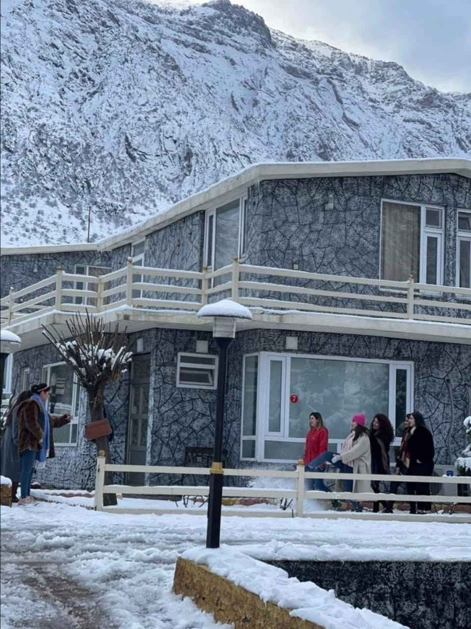 😳انتباه 😳انتباه 😳عاجل 
   
🥳#الحجوزات_العامة_في_سليمانيه🥳 
  🥶بمناسبة حلول موسم الثلج 🥶

💫احجز وانته بيتك مرتاح 💫

😭احسن من تتبهدل انته او عائلتك 😭

👇الحجوزات🔥متوفر عندنا👇

✅#موجود_شقق_سياحية✅
❤️غرفة وصالة ومطبخ 
🧡غرفتين وصالة ومطبخ 
💛3غرف نوم وصالة ومطبخ 
⬅️موقعها شارع 60 
وقرب مجدي مول ➡️

✅#موجود_شاليهات_سياحية ✅
⭐️غرفة وصالة ومطبخ ⭐️ 
⭐️ غرفتين وصاله ومطبخ ⭐️

 ✅#متوفر_اكواخ_للايجار ✅
⭐غرفة وصالة ومطبخ⭐
⭐غرفتين وصالة ومطبخ وسط⭐
⭐غرفتين وصاله ومطبخ كبير⭐

   ✅#متوفر_بيوت_سياحية ✅
   🌟غرفة وصالة ومطبخ 🌟
✅#متوفر_فنادق3_4نجوم_للعرسان✅
😳👈#الحجز_مسبق_رجاء👉😳 

📣ملاحظة📣/ الحجز مفتوح من #ساعة (#9صباحا) إلى #ساعة (#12ليلا) الحجز ويكون إرسال جناسي والعربون الحجز بدون عربون ما يتم تثبيت الحجز
  📢ارقام الحجز📢
***********واتساب
*********** واتساب الحجز
#شقق_سليمانيه_وفنادق_سياحية
#حجوزات_فنادق_وشقق_ومزارع_وشاليهات
