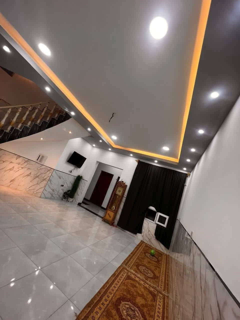 #للبيع دار سكني تكريت الديوم منطقة 16 الف
#مساحة 240 متر
#واجه 8 م ونزال 30 م
#موقع مقابل حديقة وقريب جدا من شارع 30 تبليط بين منطقة 16 الف و منطقة حاجة رشيده وقريب من فلكة
#يحتوي الدار على
#عدد غرف نوم 4 
#صالة استقبال
#صالة وسطية عدد 2
#مطبخ حار وبارد
#عدد صحيات داخلية وخارجية عدد 3
#حمامات داخليه عدد 2
#حديقة داخلية
#الدار سحب مغربي 
السعر ١٦٣ مليون قابل للتفاوض 
التعامل مع صاحب الدار مباشر 
الاستفسار 
الاتصال.. ***********
***********
