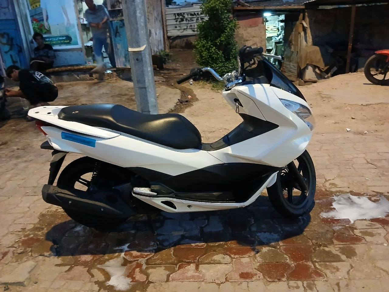 السلام عليكم
PCX

 جيل ثاني ياباني جي اف موديل 2018
ماشيه 23 ألف مكفولة كفاله عامه 
مكاني مسيب سدة الهنديه 
***********
