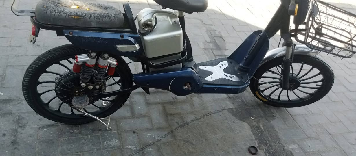 دراجه شحن للبيع الدراجه نضيفه بطاريات نضاف 4 بطاريات عوسه بس  كشن ويده مال بريك العنوان البصره الحيانيه السعر 125وبيه مجال رقم الهاتف ***********

