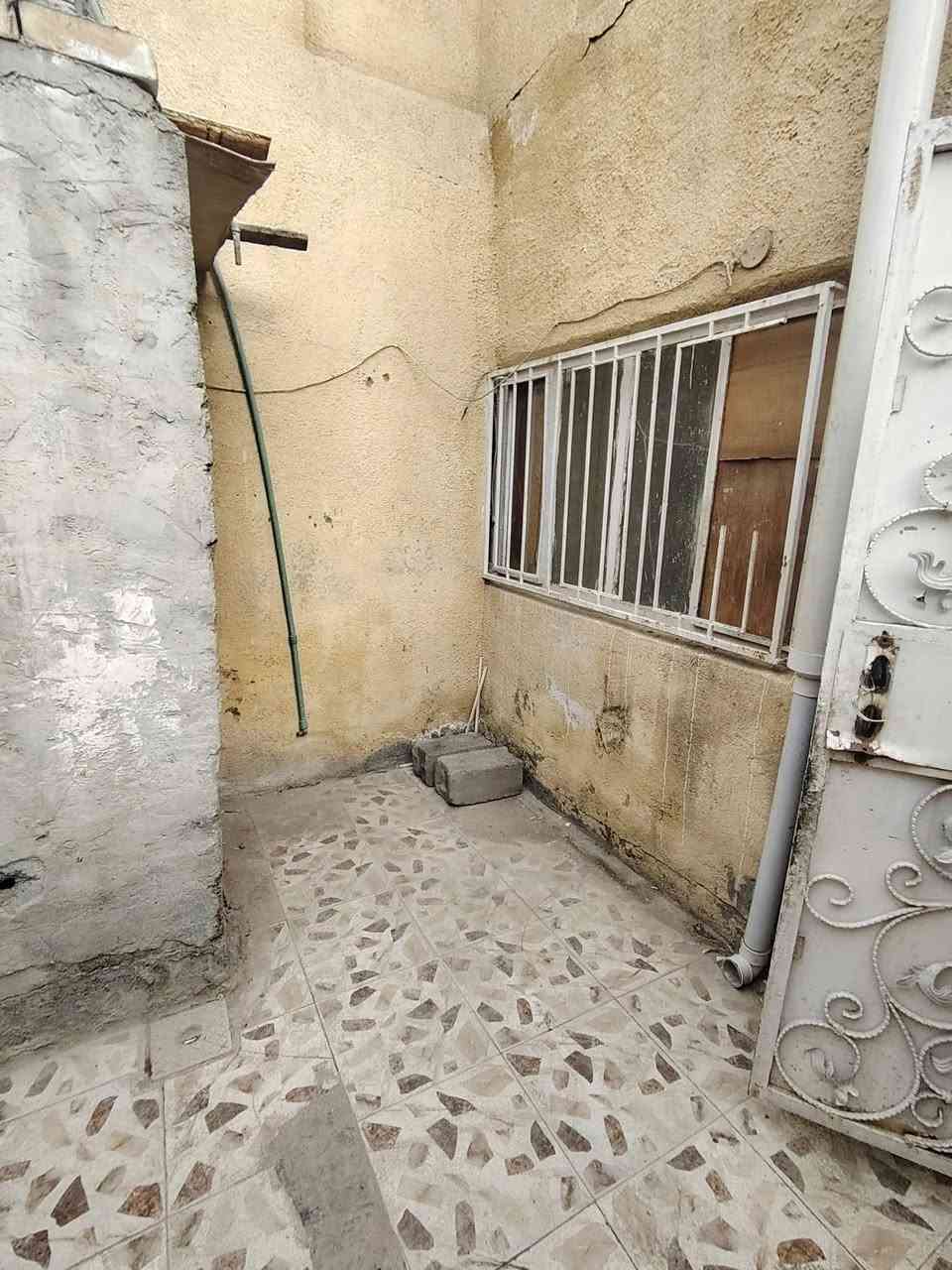 بيت للايجار الدوانم فرع واثق البيت يحتاجلة تنظيف البيت اعلى من الشارع غرفتين ومطبخ وصالة وطرمة صغيرة 250 الف .. الاستفسار ***********.. غير متواجد فيس
