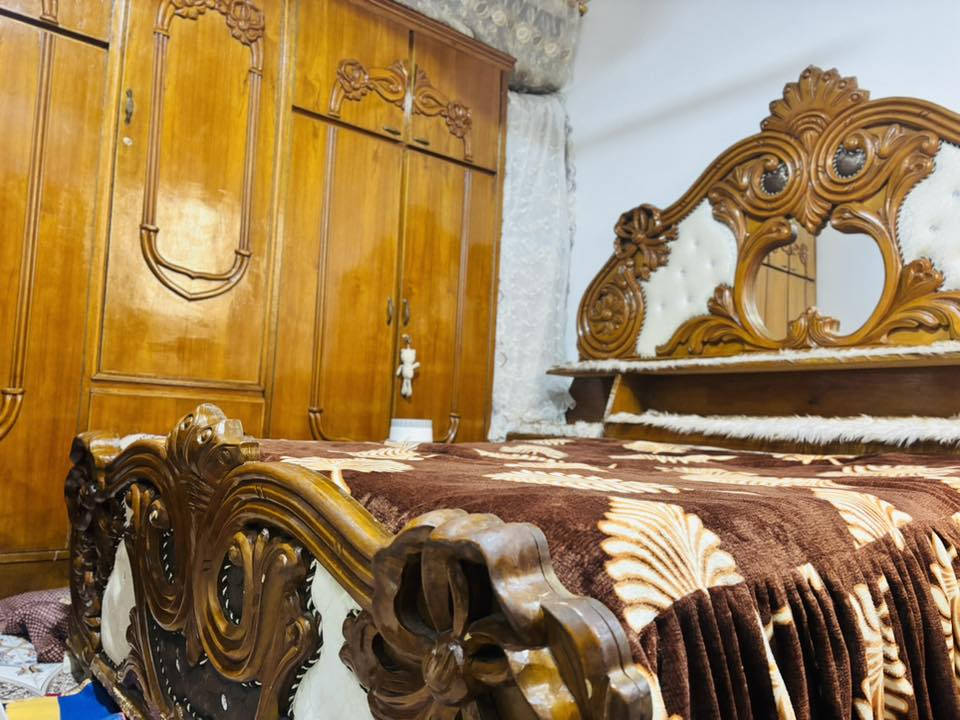 ‏غرفة أخشاب للبيع خشب ثقيل غرفة نظافة قدام العين مكان غرفة الموصل أيسر ‏سعر الغرفة850
وتساب ***********
