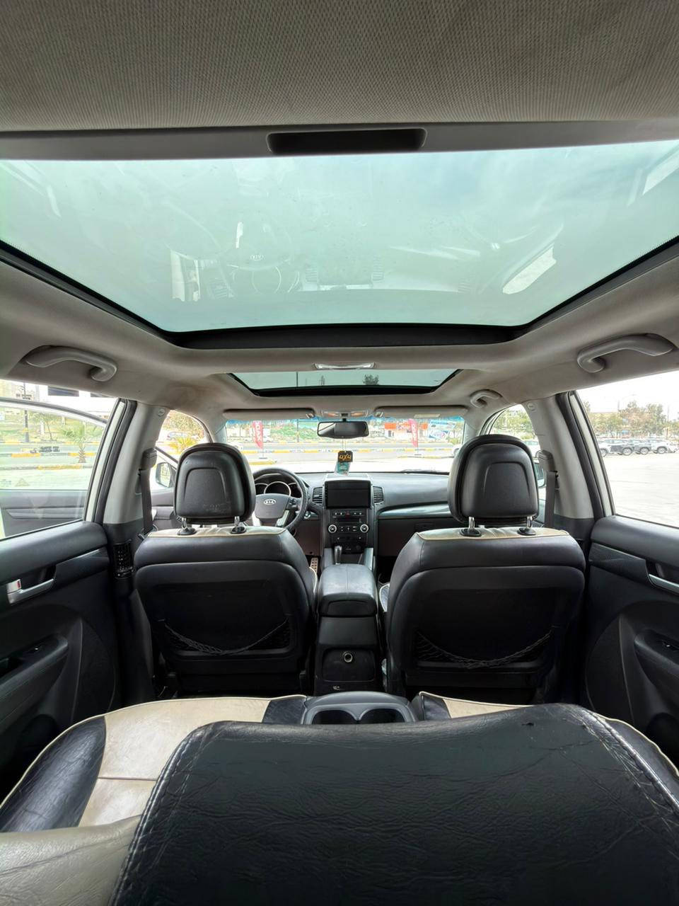 كيا سورينتو ٢٠١٠ 
مكينة ٦ سلندر  
فول مواصفات ١/١ 
فتحة سقف بانوراما
كشنات كهربائية
تدفئة كشنات امامية 
تحكمات ستيرن 
صور فحص السيارة موجودة داخل المنشور 
سعر السيارة 145وبي مجال بسيطط 
للاتصال ***********
