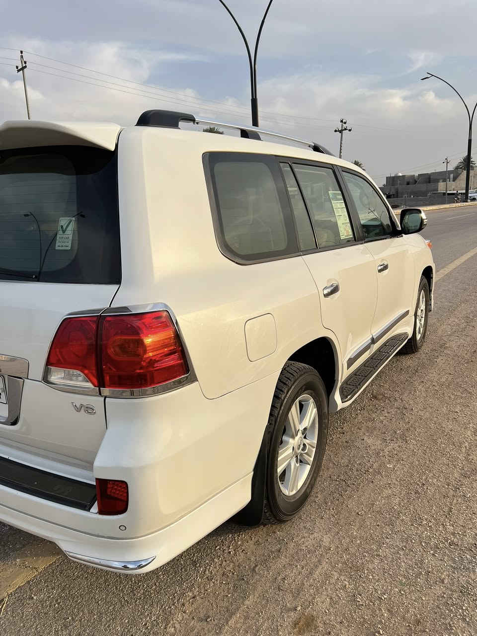 لاندكروز 2014 بريم  

بيها طخه خفيفه  شبر من جهة الدعامية الخلفية مرجع على البارد 

محرك ٦ سلندر 

رقم مميز 

كير محرك  مكفولات

ماشيه ١٥٠ الف حقيقي

كامره بلاديه

حساسات امامي خلفي

زراك لايت 

ترحيب   شاشه 

غرفتها جديده جلد ومغلفه 

تحكمات جهتين

اناره محيطيه داخله وخارجيه

LED زينون ناصي وعالي 

علامه لاندكروز بالابواب

فرشات وعده وكتلوكات بلاديه مال شركه 

فتحه  بصمه 

صدر امامي خلفي جديد 

تخم تاير وباتري جديد 

رقم شمالي 

بالواقع احلى من الصور 
السعر   41000$وبيها مجال بسيط حك الجية

مكاني الأنبار رمادي
***********
