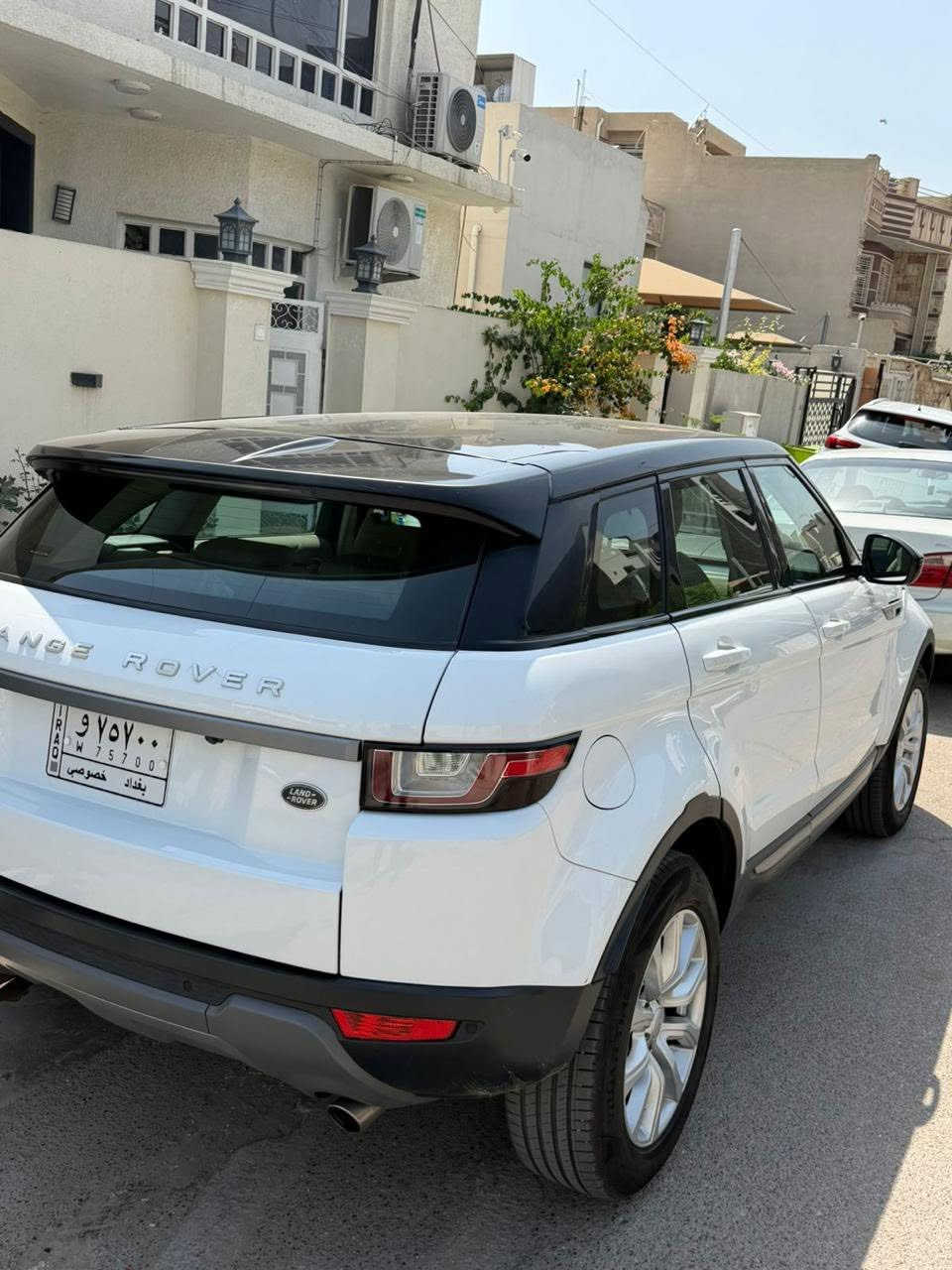 رانج روفر ايفوك للبيع فقط وكالة سردار
رانج روفر ايفوك 
موديل 2019
السياره فول مواصفات
داخل جلد كريمي
بصمه تشغيل وبصمة ابواب 
حساسات امامي خلفي 
مري شفط وترحيب
الكير ماوس
سقف بانوراما 
سايد بريك بصمة
ماشية 51 الف كيلو
السياره كفاله عامه من الصبغ والتبديل والبارد
السياره وكالة سردار
تخم تايرات جديد
السياره ممحتاجه اي مصرف  
محرك مبدل جديد غير مفتوح سعره ٤٠ ورقه  

السعر (١٤٩ ورقه)
***********
