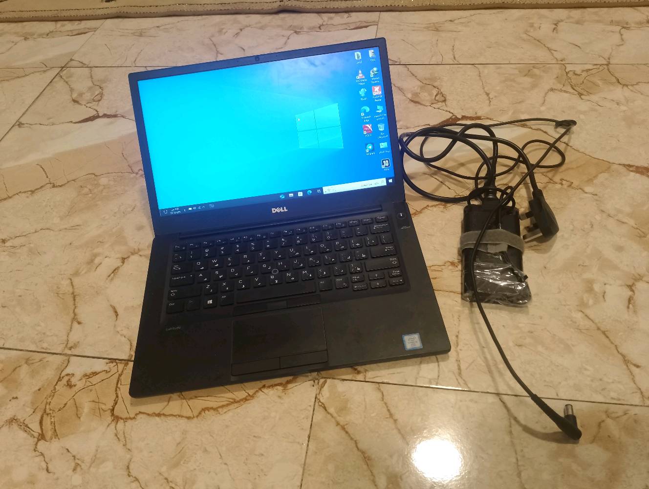 لابتوب ماركة ديل DeLL ويندوز10pro ssd256_رام8 يحتوي على برامج الوفيس  وبرنامجAutoCAD
لمعالج : Intel Core i5-6300U / 
 / threads 4 / speed : 2.60 ghz / cash 3M
الشاشة : شاشة تعمل باللمس LCD عالية الدقة مقاس 14 بوصة (1920×1080) مضادة للتوهج .
الرامات : 8Gb ddr4 SPEED: 1064MHZ
كارت الشاشة : Intel HD Graphics 620
الهارديسك : 256GB SSD M.2 SKHYNIX
البطارية : بطارية ليثيوم ايون 4 خلايا 60 وات
نظام التشغيل : متوافق مع ويندوز سفن و 8.1 و 10 بأحدث إصدار.
مميزات إضافية : Touch screen + FHD 1920×1080 60HZ + LCD + ANTI

مواصفات ممتازة للدراسة واصحاب المكاتب
العنوان /طريق خور الزبير