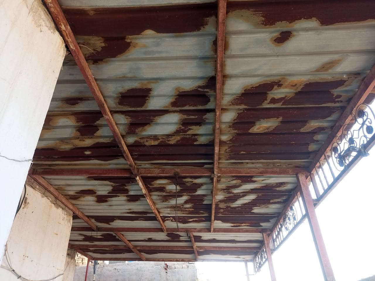 سقيفه البيع حديده ثقيل عدد الجينكو ٩شخاط ثقيل سعر ٣٠٠المكان القرنه الشرش ***********
