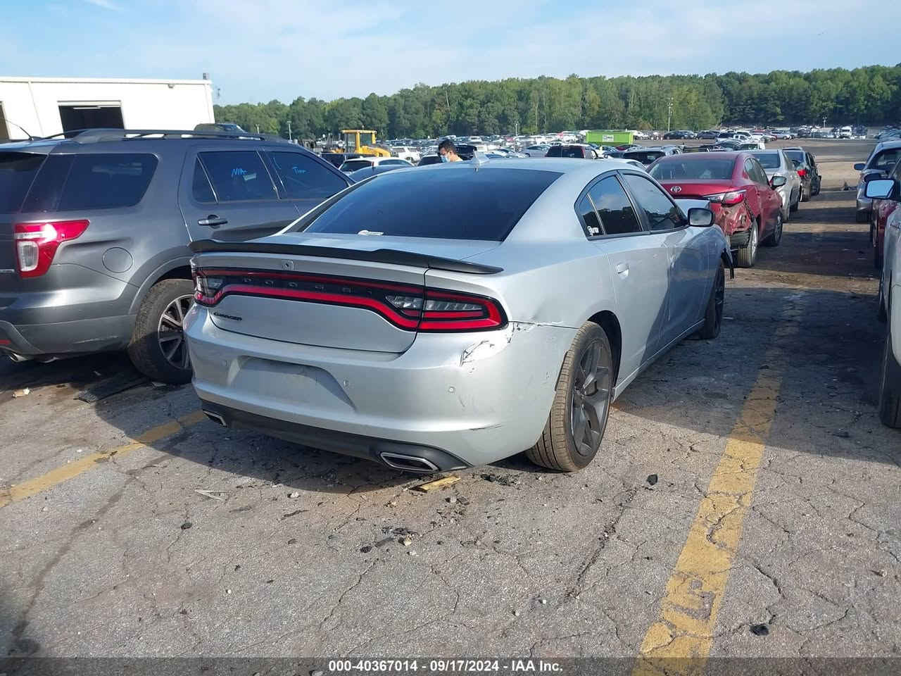 السلام عليكم جاجر موديل ٢٣ sxt  للبيع السيارة نظيفة جدا استخدام شخصي السعر ب٢٣ الف  مواصفاتها معروفة مابيها نقص برغي مكاني بغداد بالصور رقم الشاصي تكدر تعرف كل تفاصيل الحادث رقم تلفوني *********** وتساب موجود
