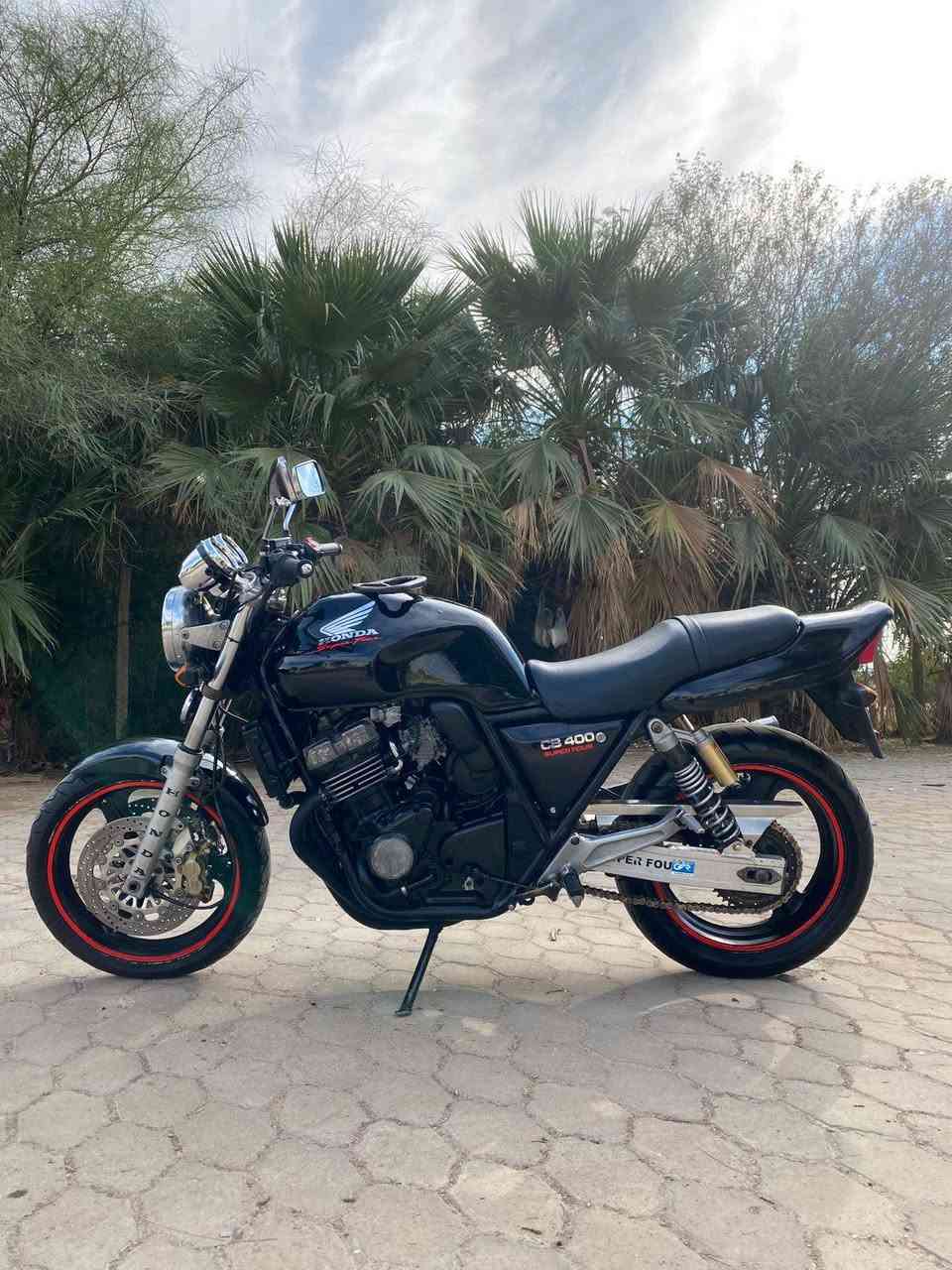 CB 400 للبيع كامل اوراق مدفوع كمرك اي نقص مابي بيع مستعجل 16$ وبي مجال بسيط ***********

