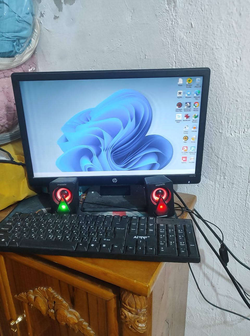 حاسبه البيع حاسبه حلوه ونضيفه شاشه 19وكيست حلوو الرام 4 والهارت 500 اريدها 250 وبيها مجال بسيط مكاني العماره حي الرحمه الثانيه ما عندي توصيل 
***********
