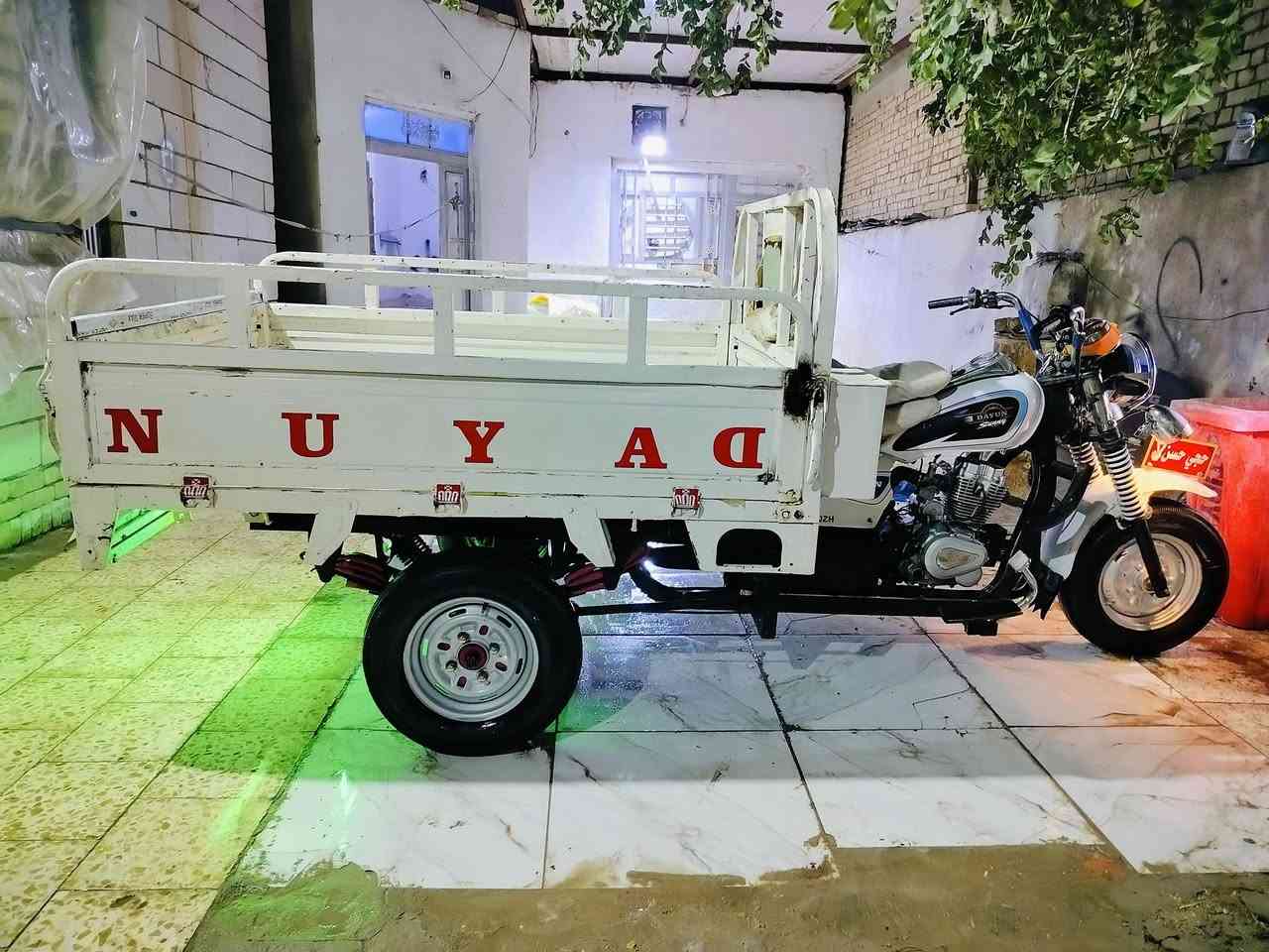 السلام عليكم ستوته للبيع مديل 15 اوراق اصولي محرك جديد كهربائيات شغاله تايرات جدد  جاهزه من كلشي ترايك وين ماجان عوزه بس سايق السعر مليون و 450 مكاني شطره وهذه رقمي ***********
