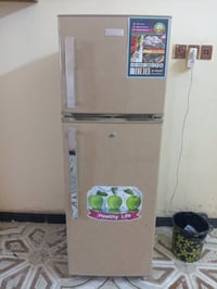 ثلاجه للبيع مستعمله قليل تواصل ع الرقم هذا /07830759649/