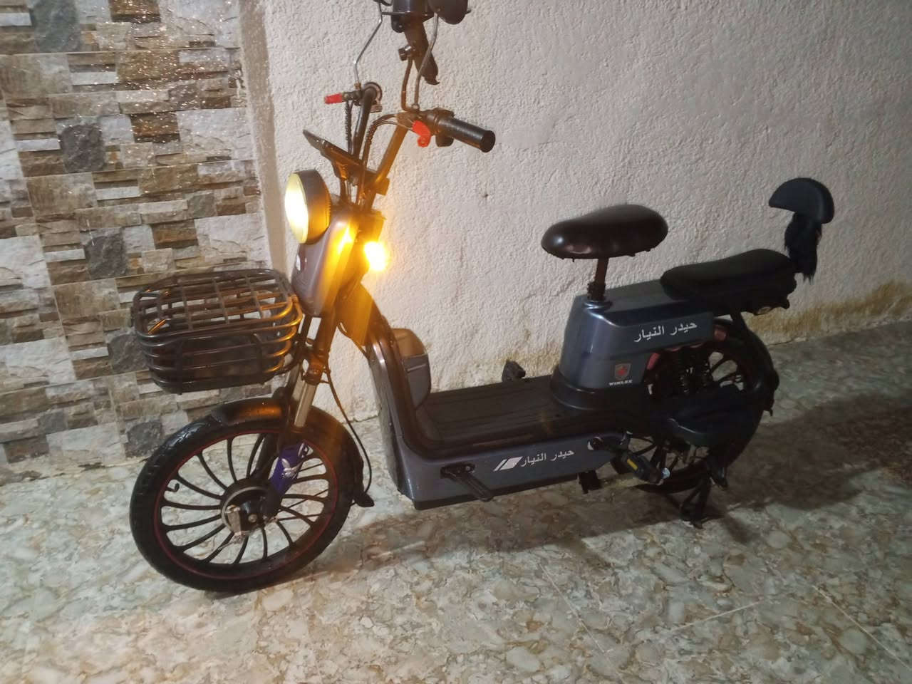 باسكل شحن للبيع
كله شغال مستخدم شي قليل 
5/بطاريات حجم كبير مابي نقص 
السعر 325 وبي مجال بسيط 
***********/أيضا بي واتساب
