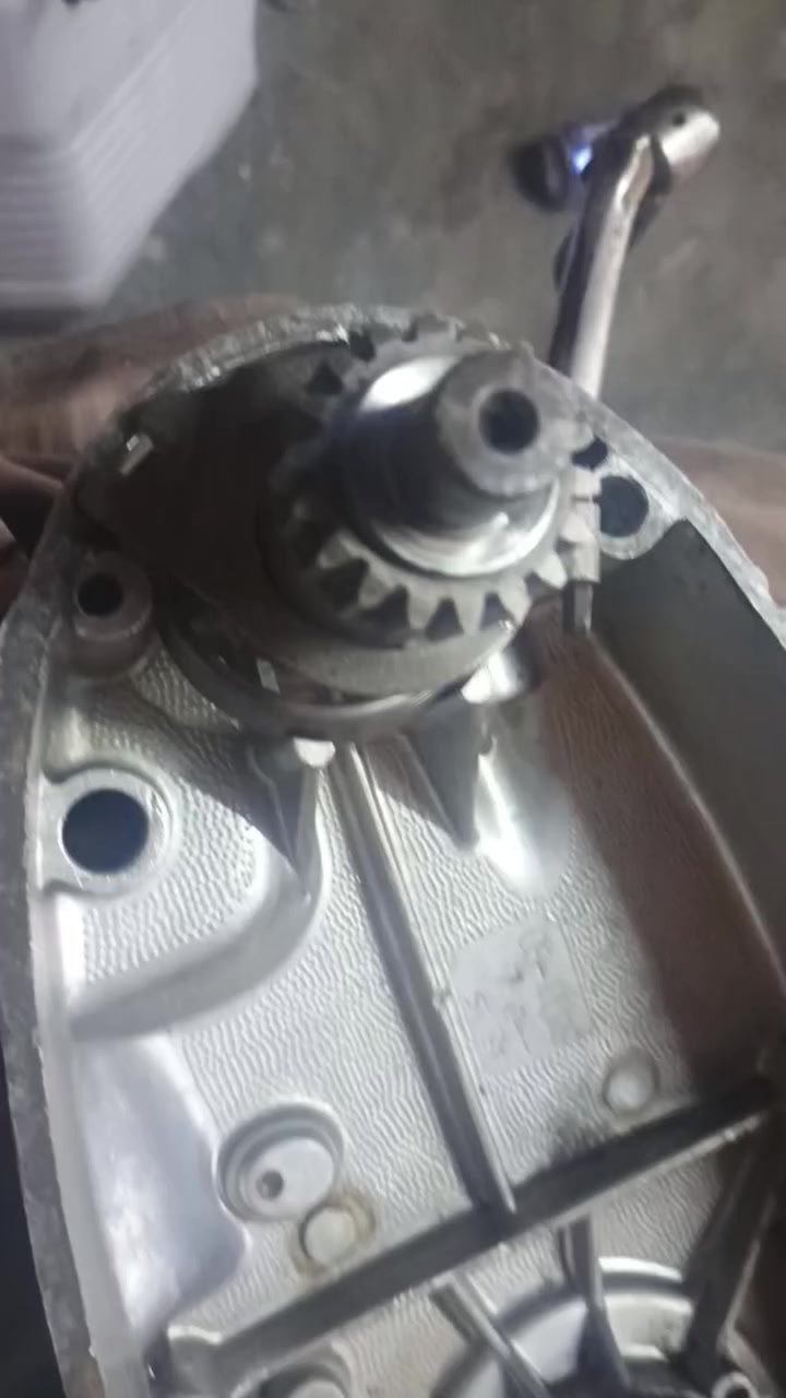 السلام عليكم مكينه ام. زد 81 للبيع للمهتمين فقط. شراي فقط اخوان كلشي كدام. العين سعر 500 الف مو شراي ما عجبك اعبر منشور رقم تلفوني بي. واتساب ***********
المكينه مشدوده تجي تطلع تراي قبل لا تشتري
