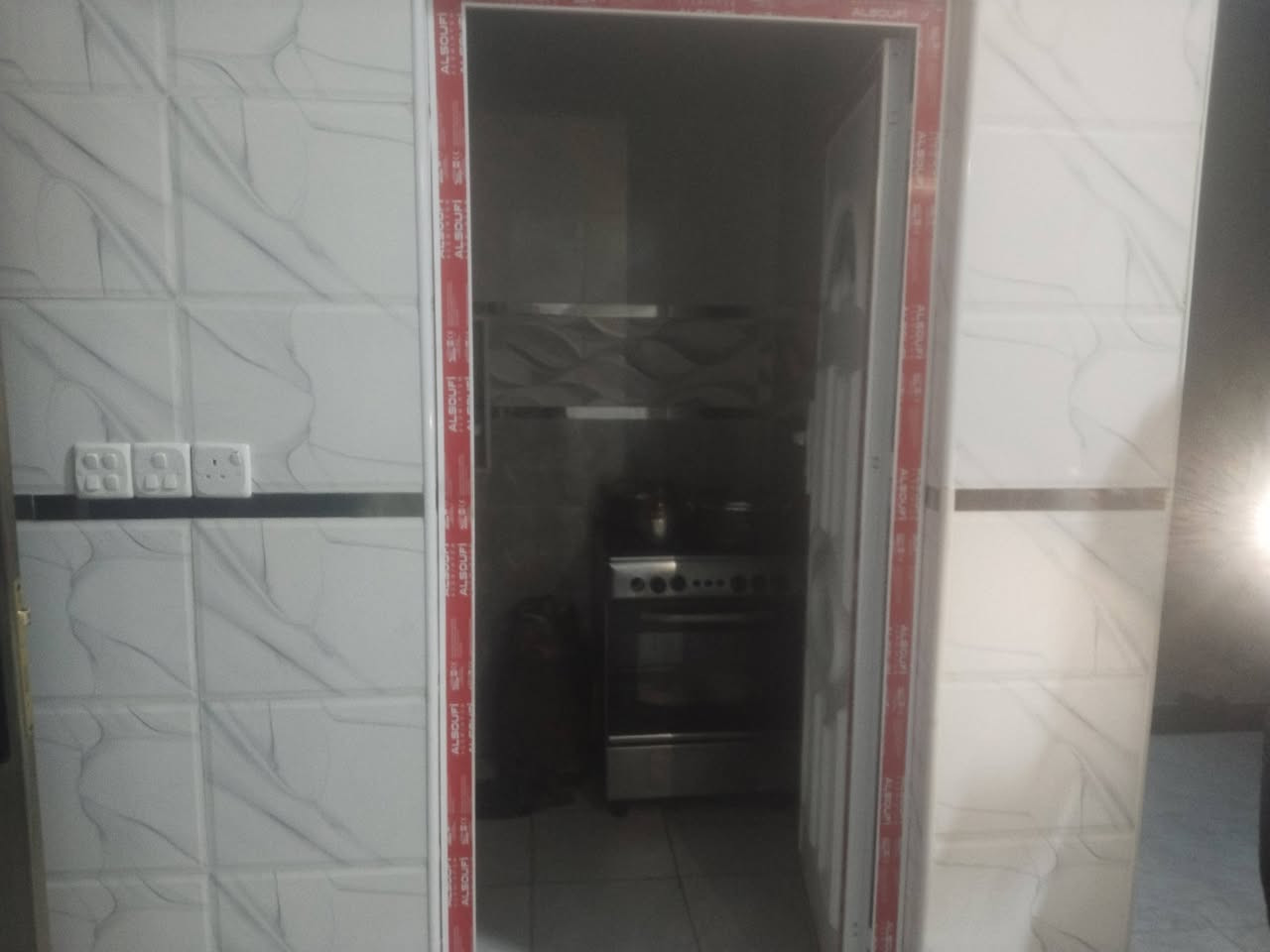 سلام عليكم يتوفر بيت مساحه 262متر زراعي المدائن التصنيع خلف قاعه اوسكار بصف محطه الكهرباء المدائن شارع تبليط مجاري مي كهربا سحب 
بي غرفتين اكبار وصاله ومطبخ وستقبال معزول جبير ومنور عله داير البيت البنا حديث عوزه ترميم ستقبال فقط لاستفسار اكثر راسلني او لاتصال على الرقم التالي ‏‪0770 346 4327‬‏
قرب جامع القبا
البيت متعوب علي السعر خاص
