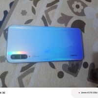 جهاز هواوي y9s للبيع جهاز نظيف بس الشاشه مفطوره بس ممأثره علي مكان حي ...