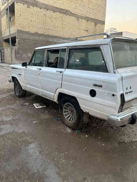 سياره جيب وكنر موديل قديم من النوادر يمكن منها بالعراق بس (٣)سيارات شغاله وكل كمالياتها كامله بس يرادلها صبغ وتعتبر من الانتيكات السعر على الخاص وهذا رقمي ***********
